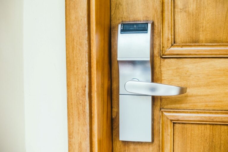3 Jenis Pintu yang Cocok untuk Smart Lock Serta Rekomendasinya