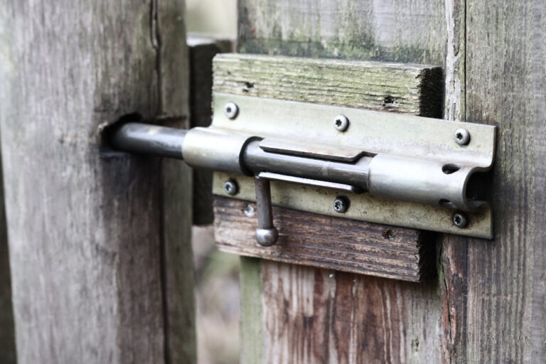 Door Bolt: Perangkat Kecil Bermanfaat Besar bagi Pintu Anda