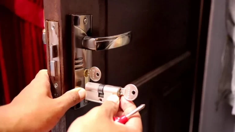 Ketahui Penyebab dan 3 Cara Membuka Kunci Pintu yang Macet