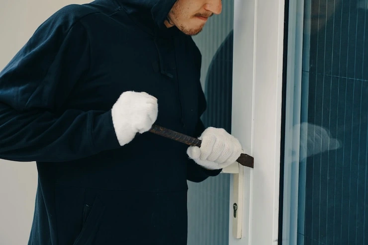 pintu rumah dibobol maling