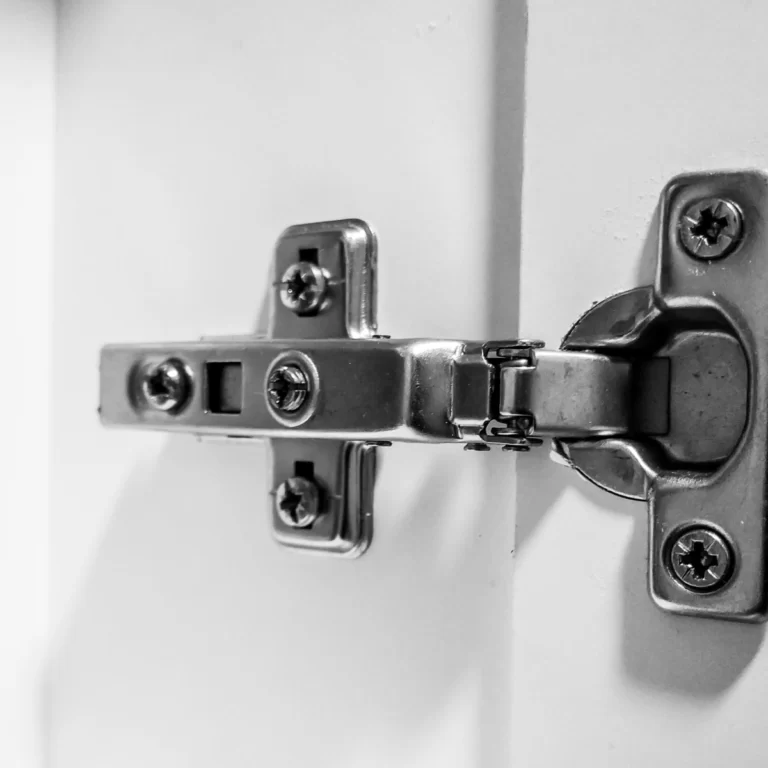 3 Rekomendasi Merk Slot Pintu Terbaik dan Tips Pasangnya