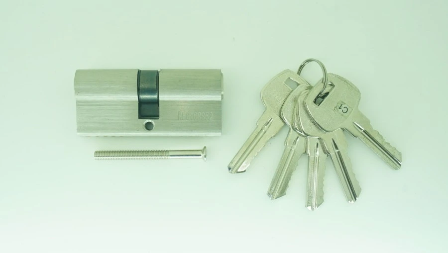Bellucci double pin lock