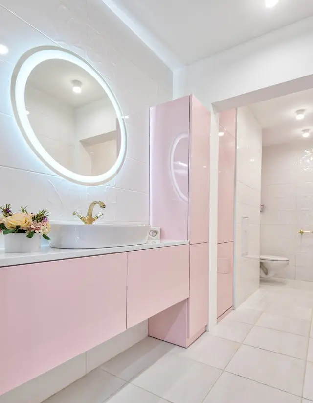 desain kamar mandi merah muda