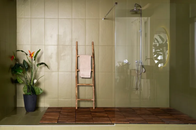 Ini 3 Keuntungan Menggunakan Shower Tanam untuk Kamar Mandi